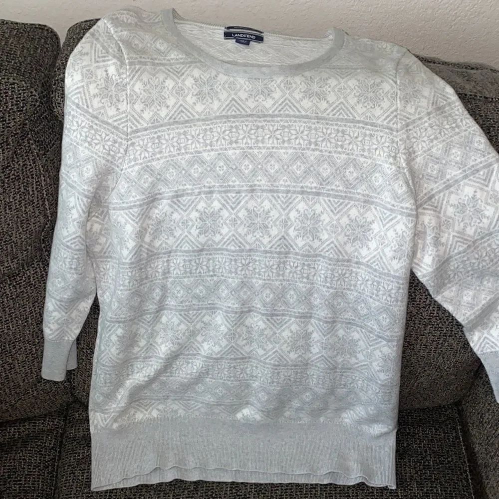 ✨Lands’End Snowflake Sweater✨  - Picture 6 of 8
